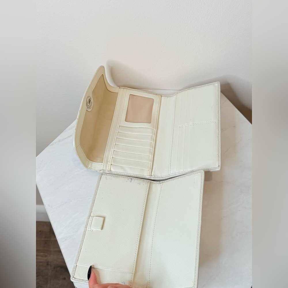 🔥Coach Tan and White Women's Clutch🔥 - Picture 6 of 6